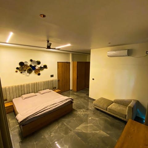 Game Room, Bedroom