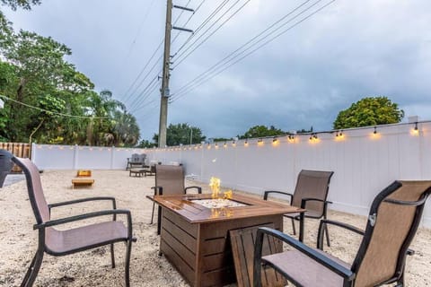 Cozy Beach House next to Siesta Key House in Gulf Gate Estates