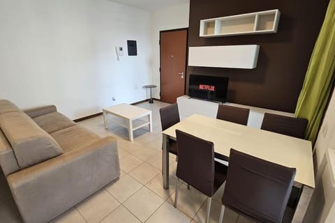 13th Floor, GARAGE gratis, Metro M5 a 200mt, giardino giochi, BICOCCA Apartment in Sesto San Giovanni