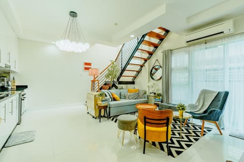 Cozy Modern 2BR Loft, Monterrazas, Cebu City House in Cebu City