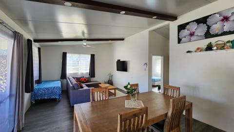 Bed, TV and multimedia, Living room, Seating area