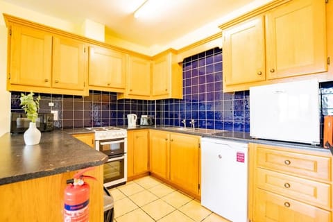 74 - Three Bed Apt by Shortstays Apartment in Galway