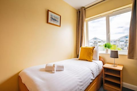 74 - Three Bed Apt by Shortstays Apartment in Galway