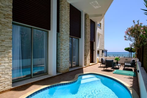 Property building, Natural landscape, Balcony/Terrace, Sea view, Swimming pool