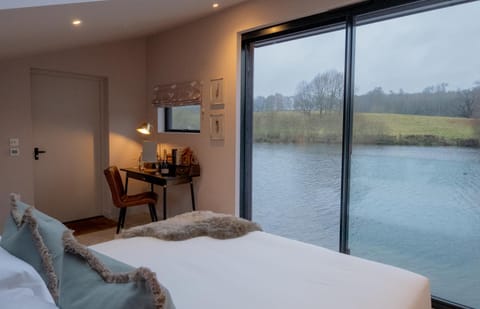 Bed, Photo of the whole room, Bedroom, Lake view