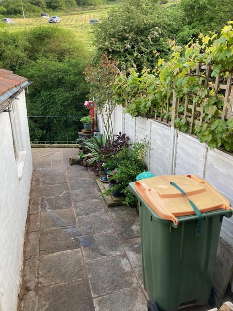 Holmedale Cottage with outdoor terrace in the heart of Robin Hoods Bay Casa in Robin Hoods Bay