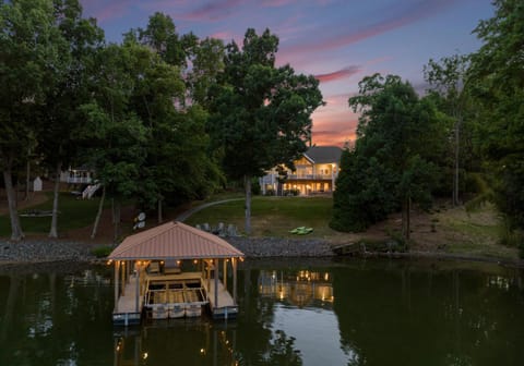 Waddell Waters w/Optional Boat Rental House in Lake Norman