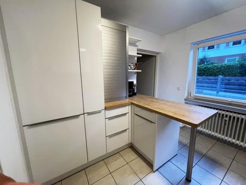 Kitchen or kitchenette, Dining area, stove