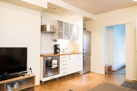 TV and multimedia, Coffee/tea facilities, Kitchen or kitchenette, oven, stove