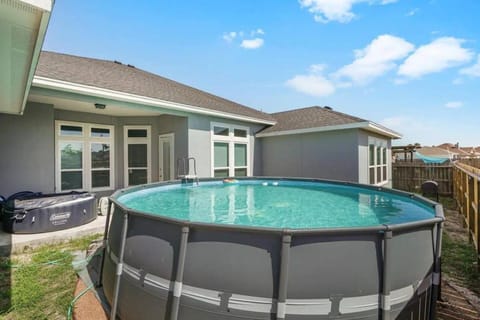 Pool and Hot Tub House in North Padre Island