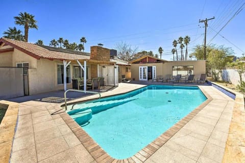 284 Pool Hot Tub Putting Green Fenced Yard House in Las Vegas