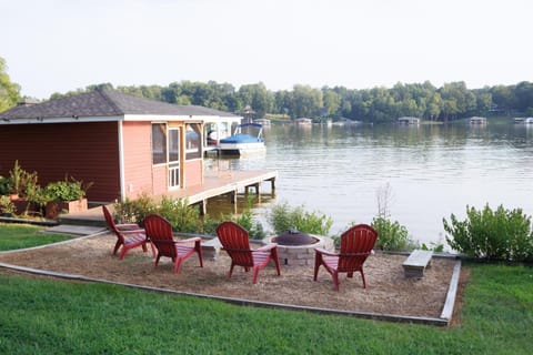 OJoy Cove - Charming Waterfront Retreat home House in Lake Anna