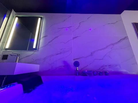 Penthouse Manhattan jacuzzi balneo suite luxe Apartment in Toulouse