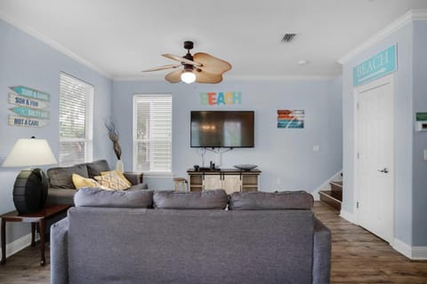 Deja blue Pool front Pet friendly House in Destin