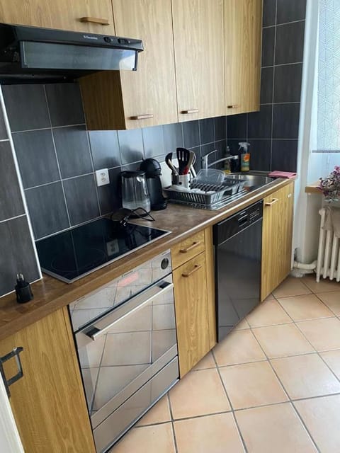 Coffee/tea facilities, dishwasher, stove