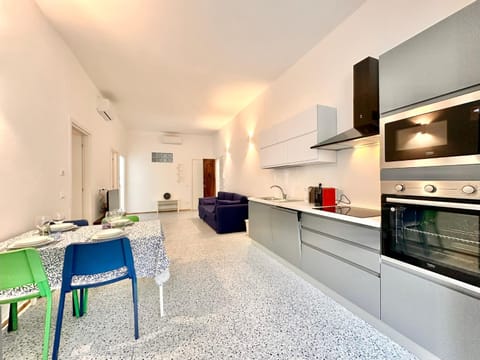 Hostdomus - Casa Leonilde Apartment in Finale Ligure