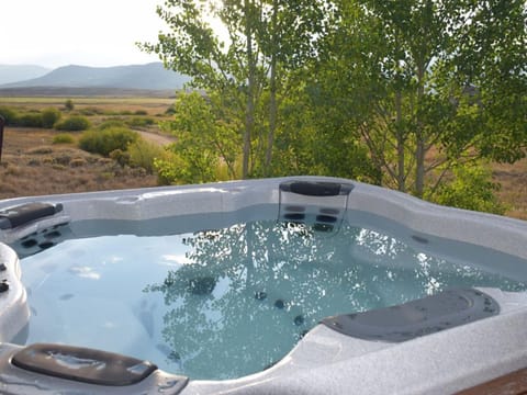 Hot Tub, Mountain view, Quiet street view