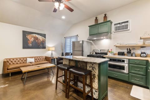 Campo Cottage Bed and Breakfast in Fort Worth