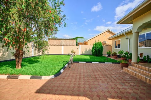 Property building, Day, Garden, Garden view