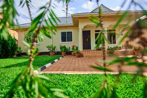 Property building, Day, Garden, Garden view