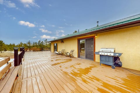 Parrotdise House in Park County