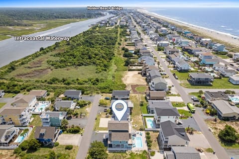 Coastal Chaos 303 Sand Piper Ln, home House in Holden Beach