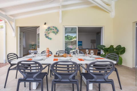 Patio, Dining area, Meals