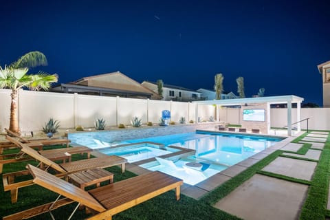 Coachella Luxe Oasis 6BR Resort Self Check-in House in Indio