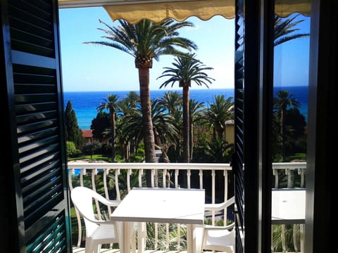 View (from property/room), Balcony/Terrace, Sea view