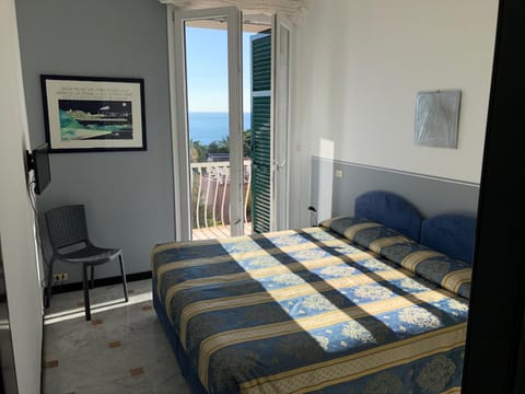 Photo of the whole room, Bedroom, Sea view