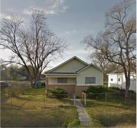 Property building, Spring, Day, Neighbourhood, Natural landscape, Garden, Garden view, Street view