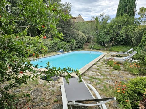 Superbe Mas Provençal avec piscine au pied de Gordes House in Gordes