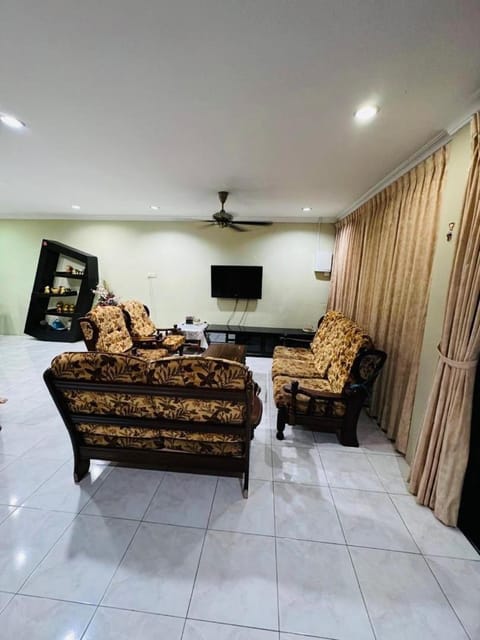 Taman Kemena Raya Bintulu Homestay House in Sarawak, Malaysia