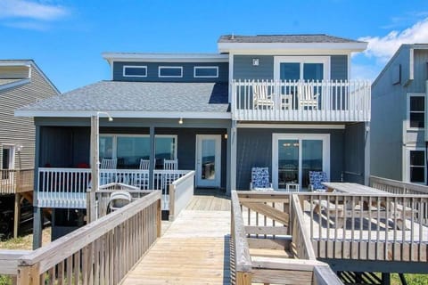 Tropic like Its Hot Oak Island Oceanfront House House in Oak Island