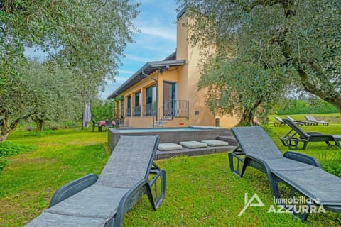 Property building, Natural landscape, Garden view, sunbed