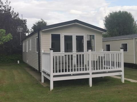 Roaming Retreat Caravan Calm House in Clacton-on-Sea