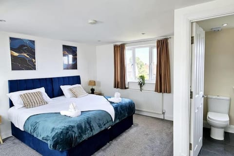 BSE Homes & Properties Ltd Manford 3-Bedroom Home, Chigwell ,Greater London with Parking sleeps 6 Apartment in Ilford