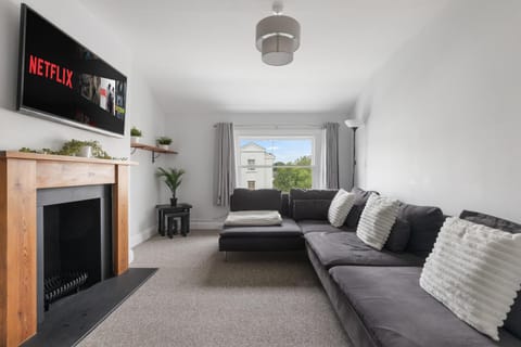 Living room, Seating area, Evening entertainment