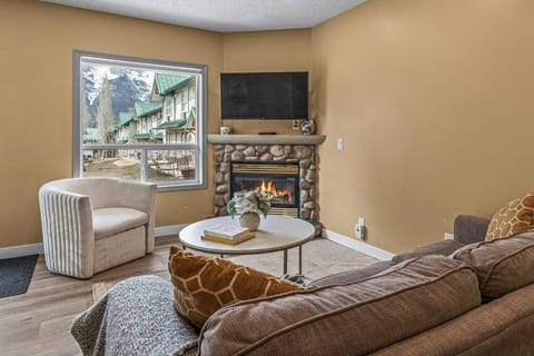 B233 Mountain View 2BD 2BT AC BonFire BBQ Townhome Close to Banff Apartment in Canmore