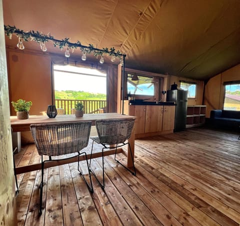 View (from property/room), Kitchen or kitchenette, Dining area