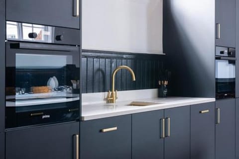 Kitchen or kitchenette, dishwasher