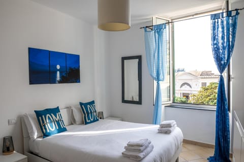 Bedroom, City view