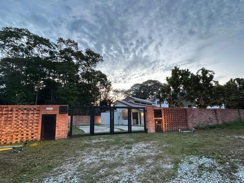 Property building, Natural landscape, Garden