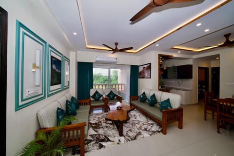 Communal lounge/ TV room, TV and multimedia, Living room, Seating area, Evening entertainment, air conditioner