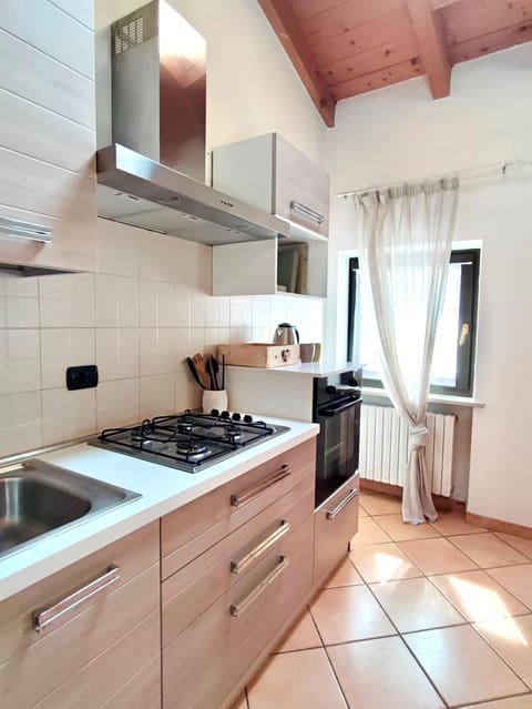 Kitchen or kitchenette, dishwasher, stove