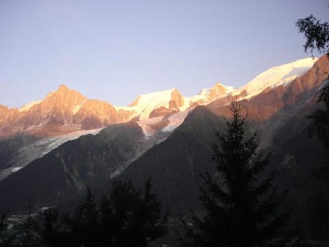 Appartement plein sud en vallée de Chamonix Apartment in Les Houches