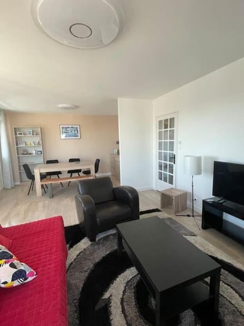 Communal lounge/ TV room, TV and multimedia, Living room, Seating area