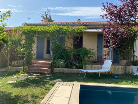 Villa cosy pour 8 Pers avec piscine, dentelles de Montmirail, Ventoux Provence Villa in Carpentras