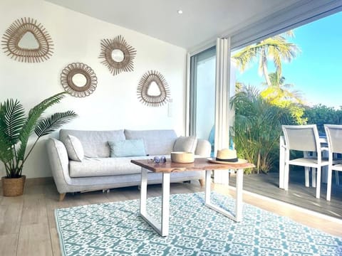 Coté Mer Wonderfull 3 bedrooms Nettle bay beach club House in Sint Maarten