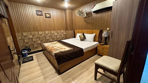 Bed, TV and multimedia, Living room, Seating area, Bedroom, air conditioner